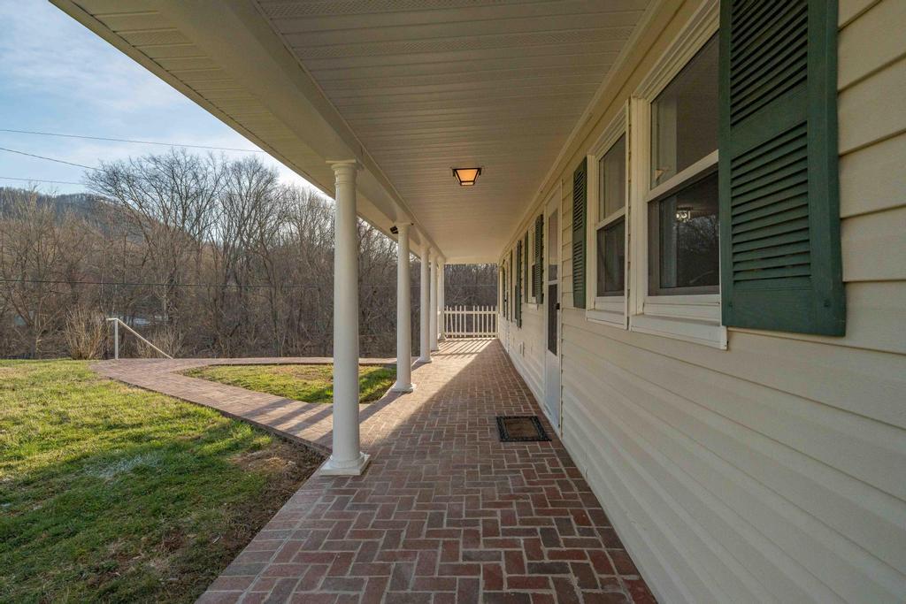 253 Denton Valley Road Bristol, TN 37620 - Photo 12 of 48 253 Denton valley Rd (12 of 52)