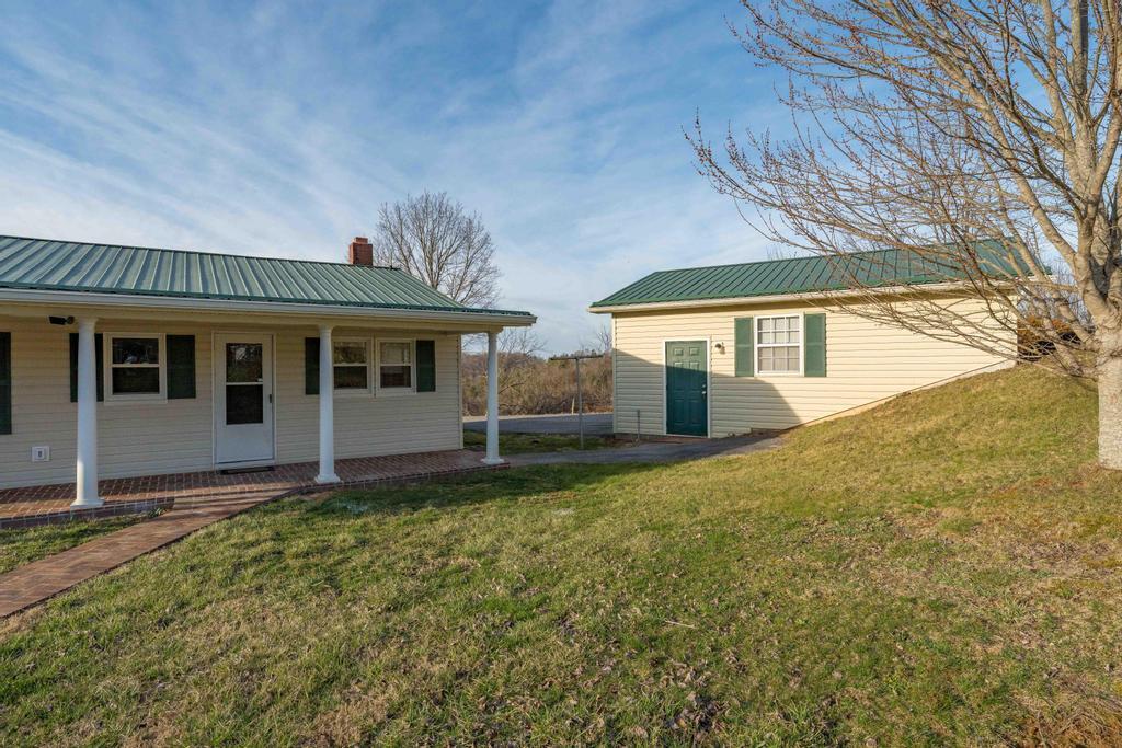 253 Denton Valley Road Bristol, TN 37620 - Photo 13 of 48 253 Denton valley Rd (13 of 52)