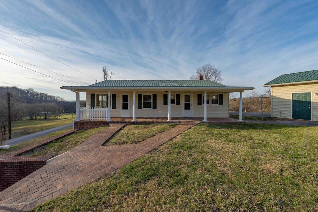 253 Denton Valley Road Bristol, TN 37620 - Photo 14 of 48 253 Denton valley Rd (14 of 52)