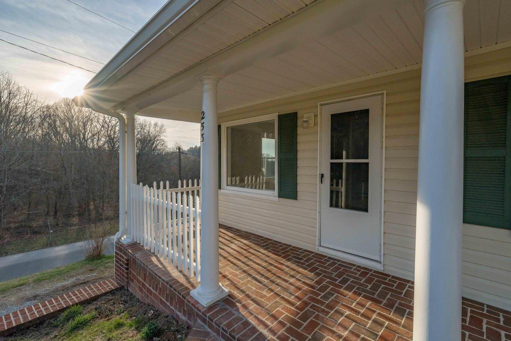 253 Denton Valley Road Bristol, TN 37620 - Photo 15 of 48 253 Denton valley Rd (15 of 52)