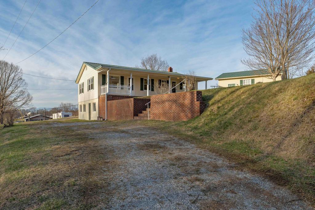 253 Denton Valley Road Bristol, TN 37620 - Photo 17 of 48 253 Denton valley Rd (17 of 52)