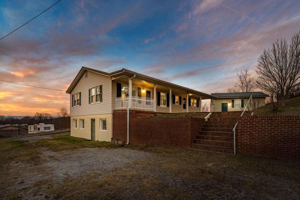 253 Denton Valley Road Bristol, TN 37620 - Photo 2 of 48 253 Denton valley Rd (1 of 52)
