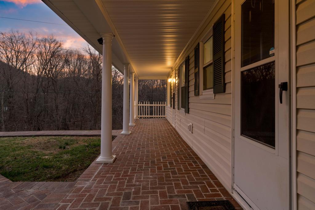 253 Denton Valley Road Bristol, TN 37620 - Photo 5 of 48 253 Denton valley Rd (5 of 52)