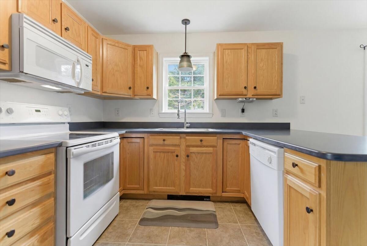 37 Palmer Road Pittston, ME 04345 - Photo 23 of 57 23-DSC05420_declutter_6869432d
