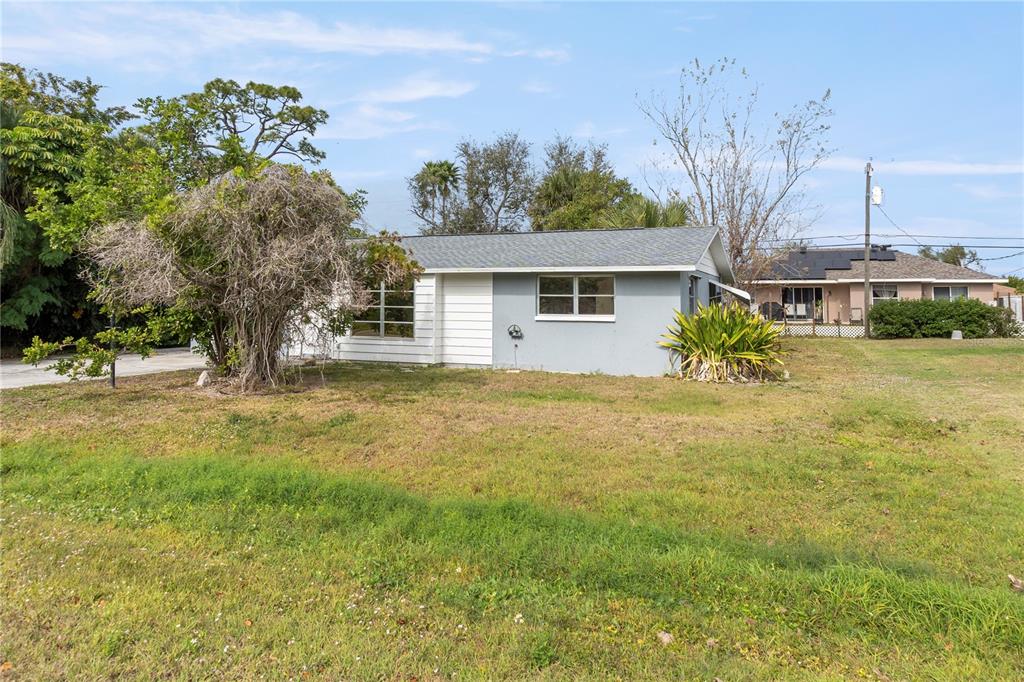 340 Periwinkle Road Venice, FL 34293 - Photo 4 of 36