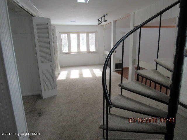132 Lake Road Tobyhanna, PA 18466 - Photo 3 of 11 IMG_0194.JPG