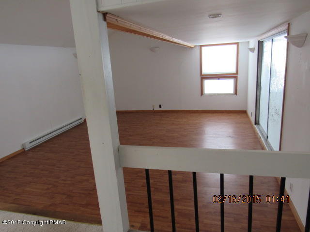 132 Lake Road Tobyhanna, PA 18466 - Photo 4 of 11 IMG_0195.JPG