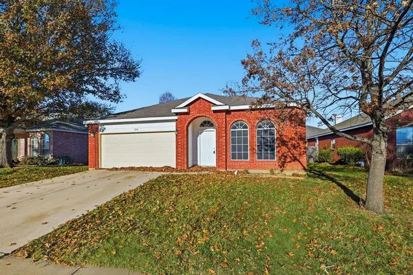 $2,250 | 1048 Harriman Drive, Saginaw, TX 76131