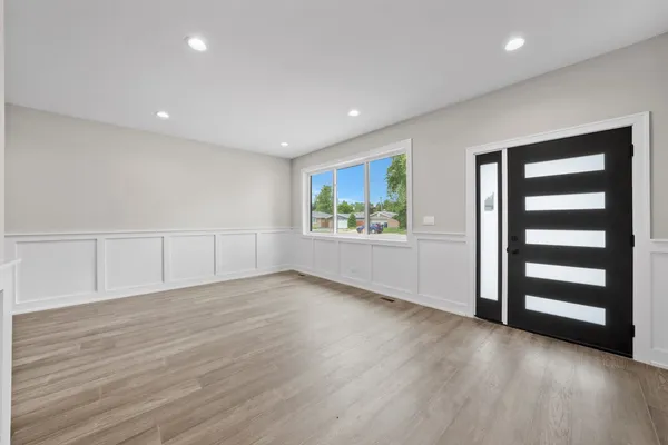 $500,000 | 10718 South Worth Avenue, Worth, IL 60482