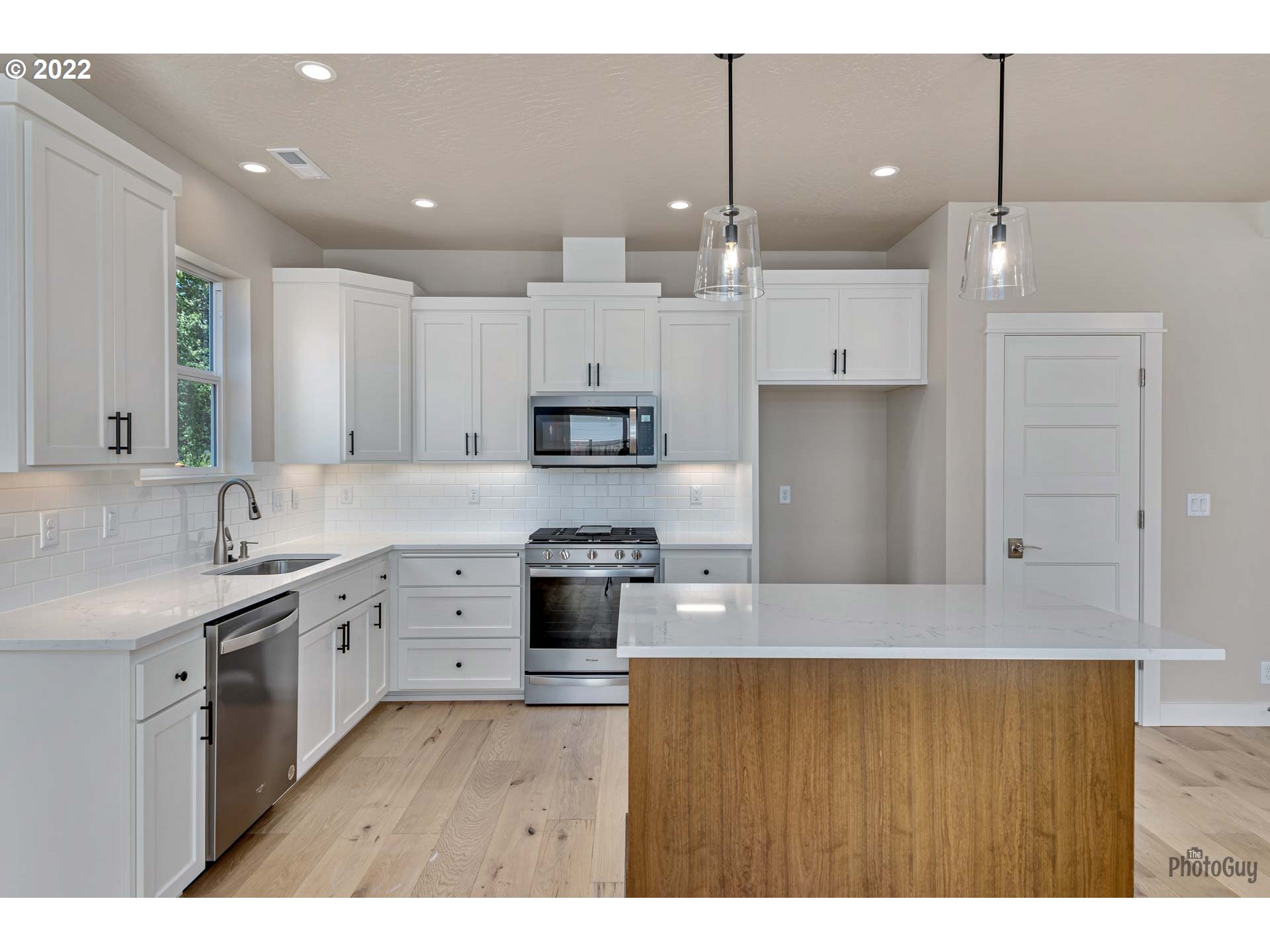 5319 High Banks Road Springfield, OR 97478 - Photo 11 of 32 a kitchen with stainless steel appliances granite countertop a sink a stove and a refrigerator