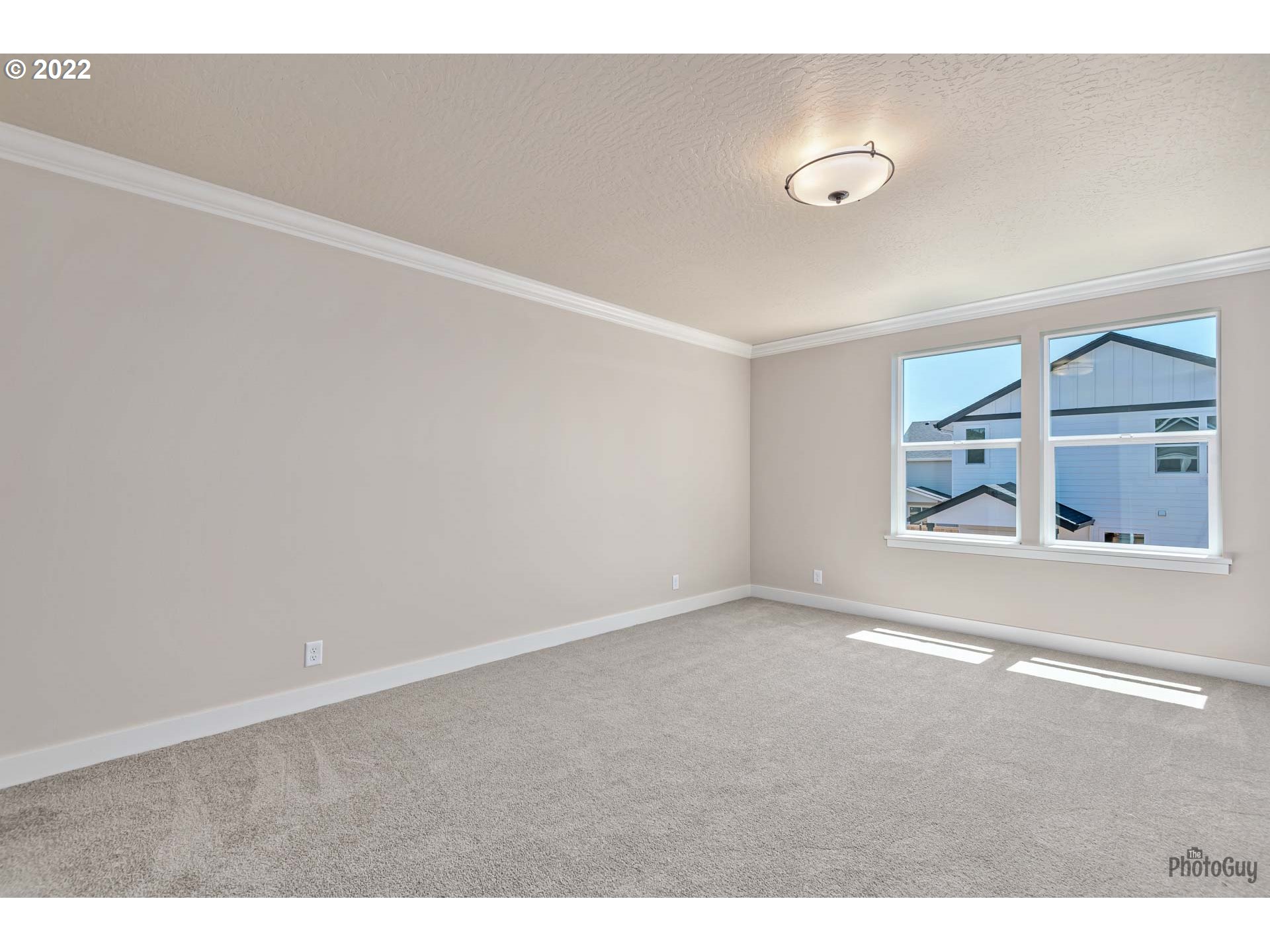 5319 High Banks Road Springfield, OR 97478 - Photo 17 of 32 a view of an empty room with a window