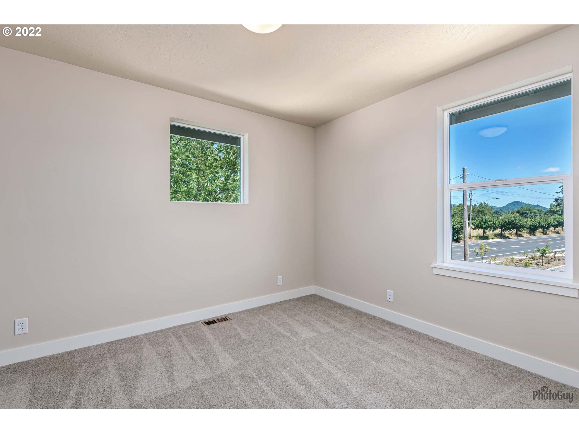 5319 High Banks Road Springfield, OR 97478 - Photo 23 of 32 a view of an empty room with a window