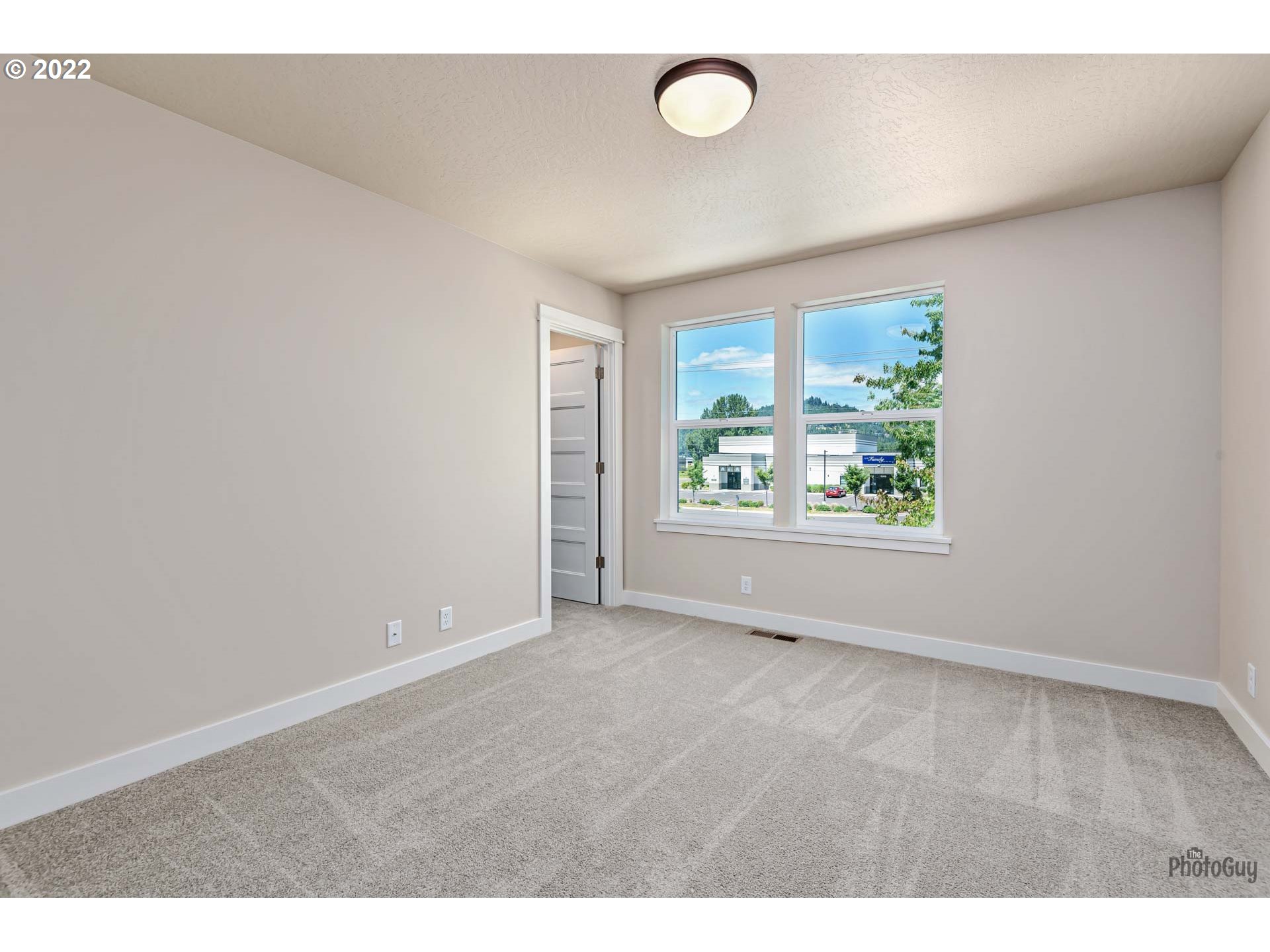 5319 High Banks Road Springfield, OR 97478 - Photo 25 of 32 a view of an empty room with a window