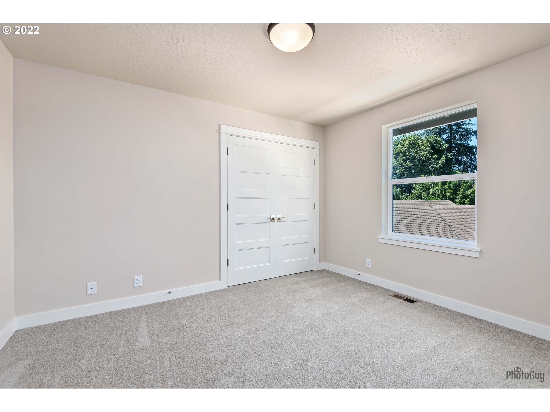 5319 High Banks Road Springfield, OR 97478 - Photo 27 of 32 a view of an empty room with a window