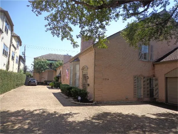 $2,950 | 2219 Nantucket Drive, Houston, TX 77057