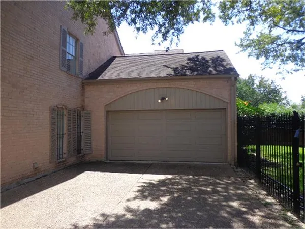 $2,950 | 2219 Nantucket Drive, Houston, TX 77057
