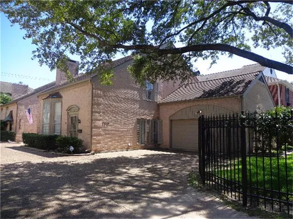 $2,950 | 2219 Nantucket Drive, Houston, TX 77057