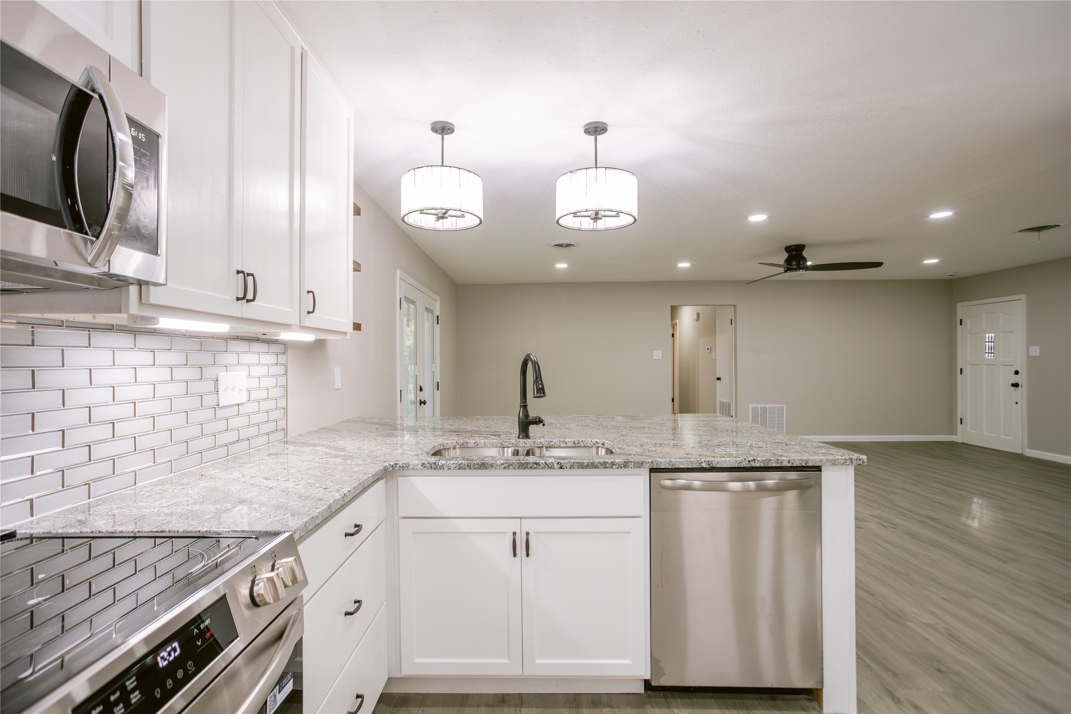 506 Rhodes Road Victoria, TX 77904 - Photo 7 of 48 Gallery Image 7