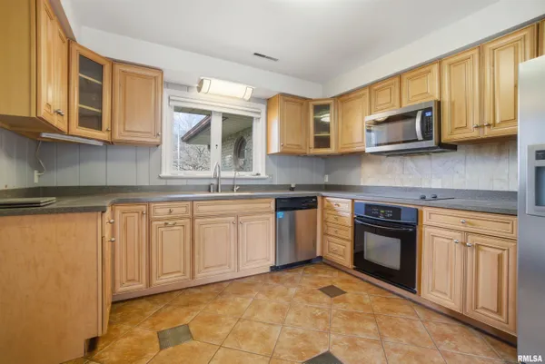 $185,000 | 4042 North Brookmont Road, Peoria, IL 61614