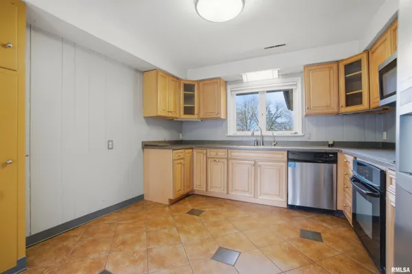$185,000 | 4042 North Brookmont Road, Peoria, IL 61614