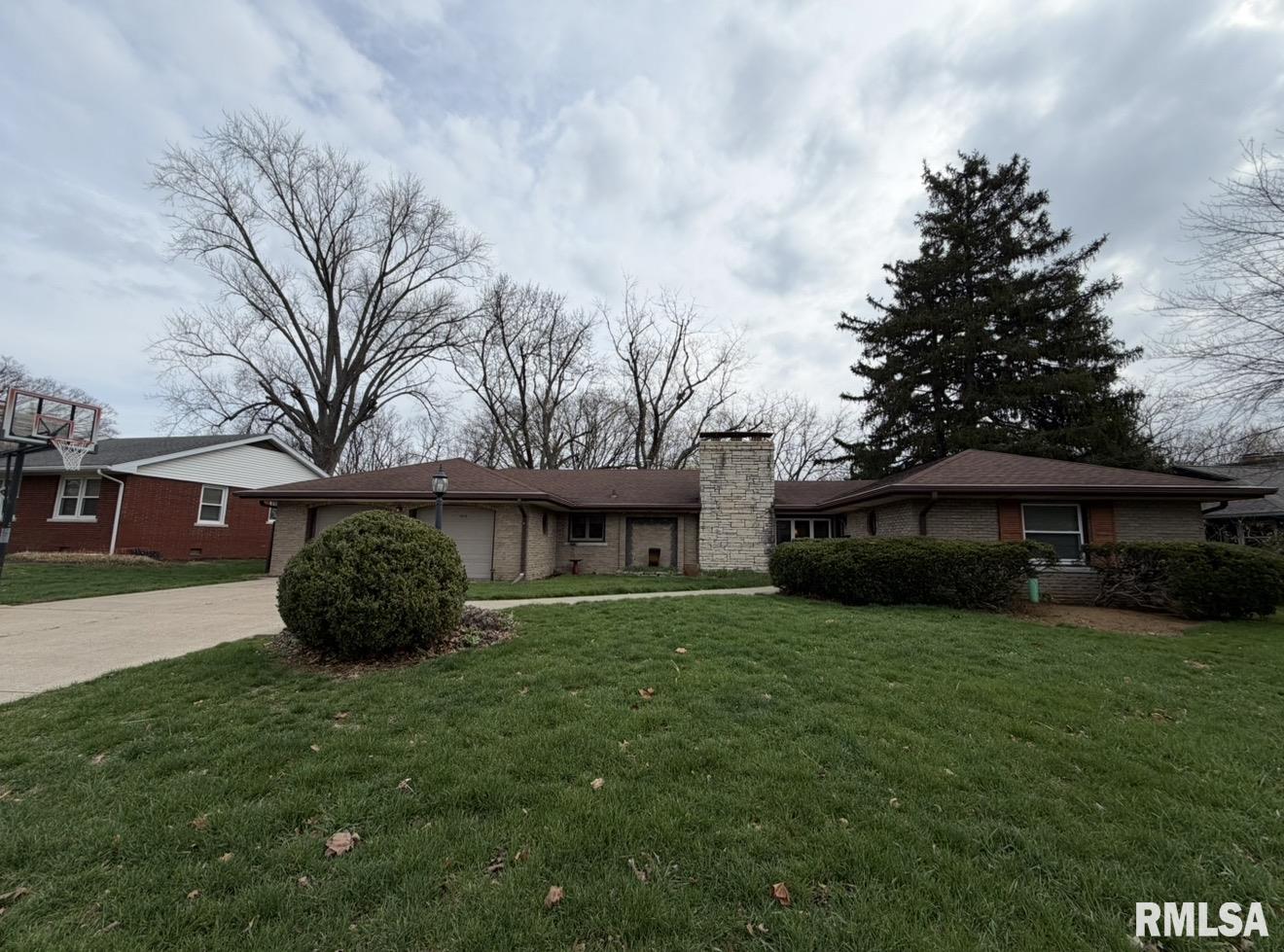 4042 North Brookmont Road Peoria, IL 61614 - Photo 2 of 21