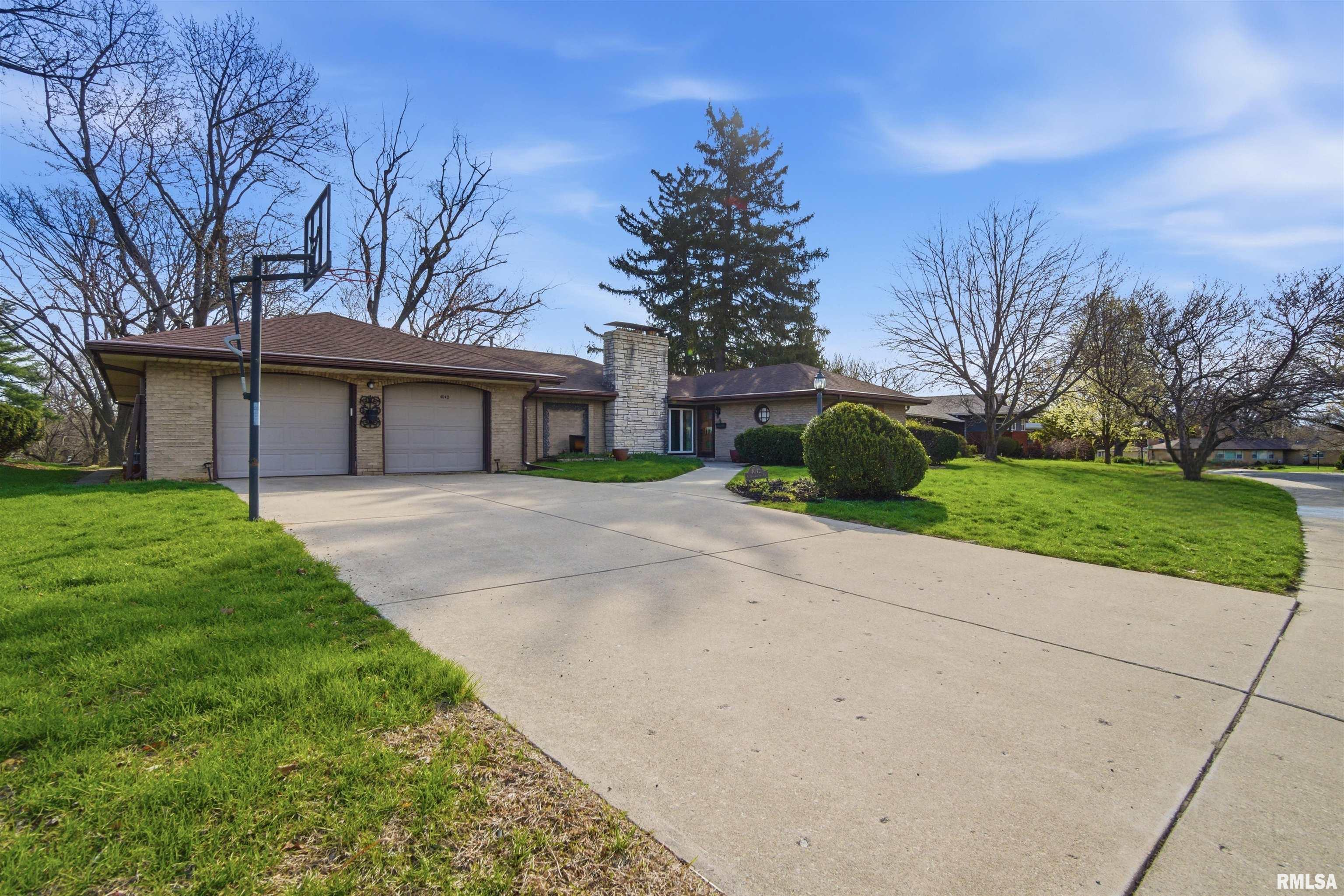 4042 North Brookmont Road Peoria, IL 61614 - Photo 3 of 35 Gallery Image 3