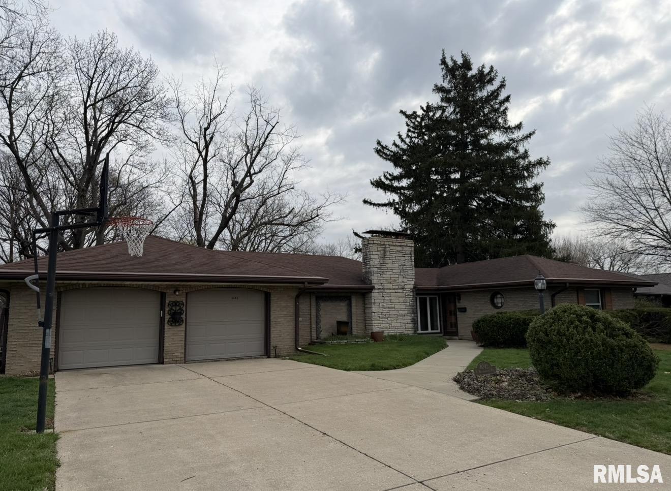 4042 North Brookmont Road Peoria, IL 61614 - Photo 3 of 21