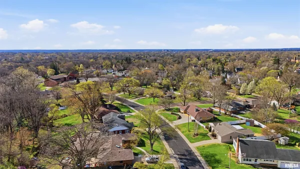 $185,000 | 4042 North Brookmont Road, Peoria, IL 61614