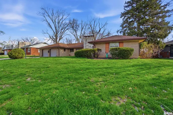 $185,000 | 4042 North Brookmont Road, Peoria, IL 61614