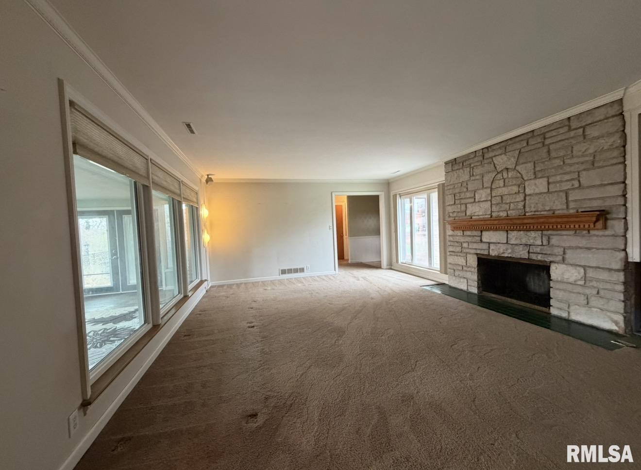 4042 North Brookmont Road Peoria, IL 61614 - Photo 7 of 21