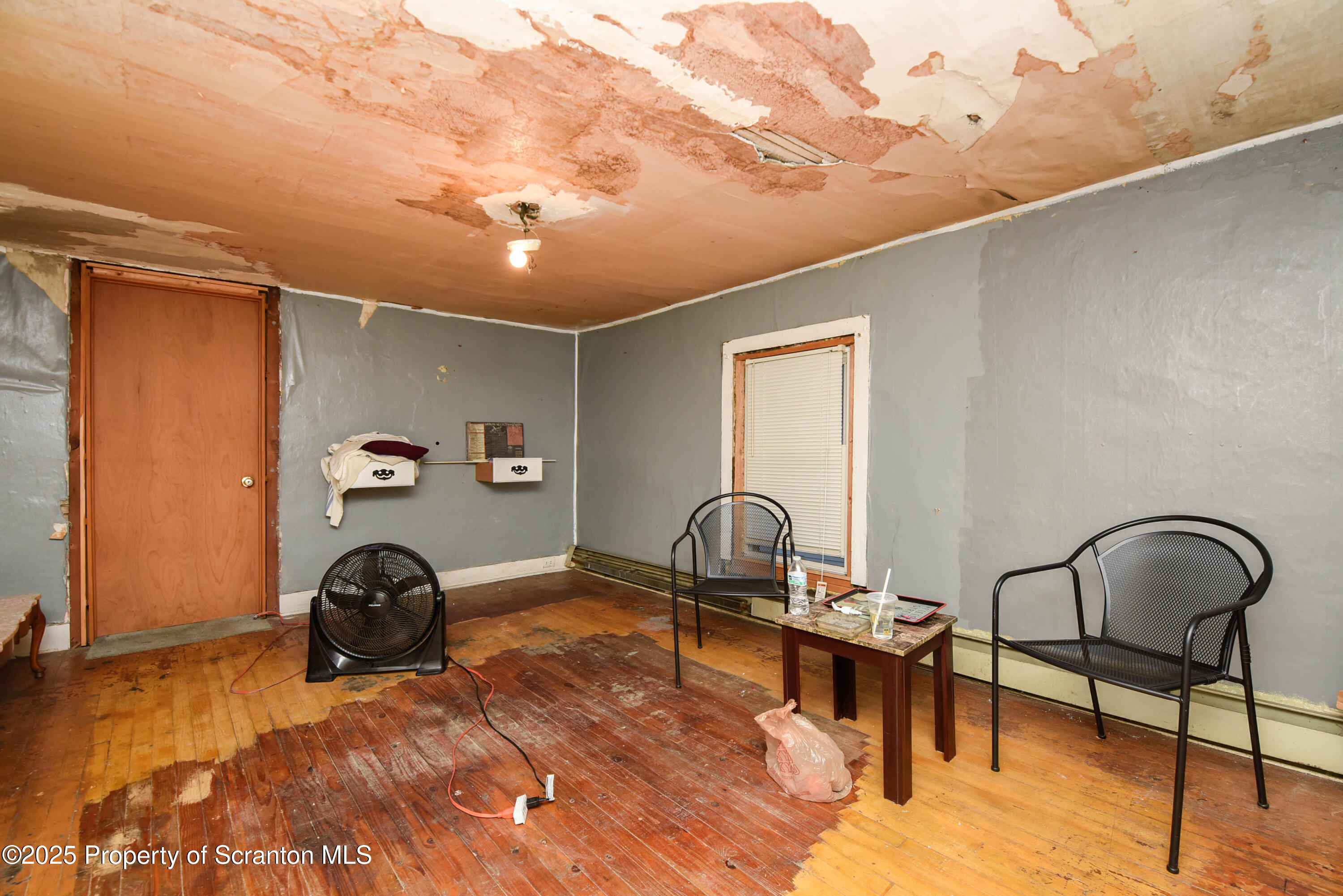 2706 North Main Avenue Scranton, PA 18508 - Photo 34 of 46 a living room with furniture