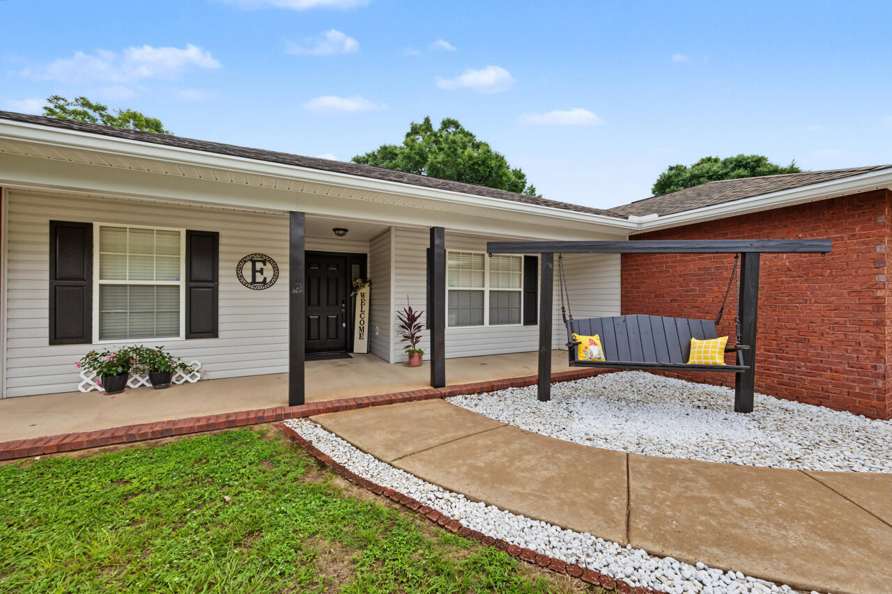 6107 Old Hickory Road Crestview, FL 32539 - Photo 3 of 43 4-04