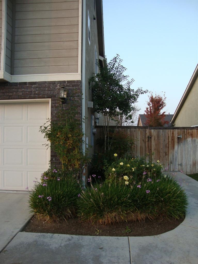 142 East Shoemake Avenue Reedley, CA 93654 - Photo 3 of 10