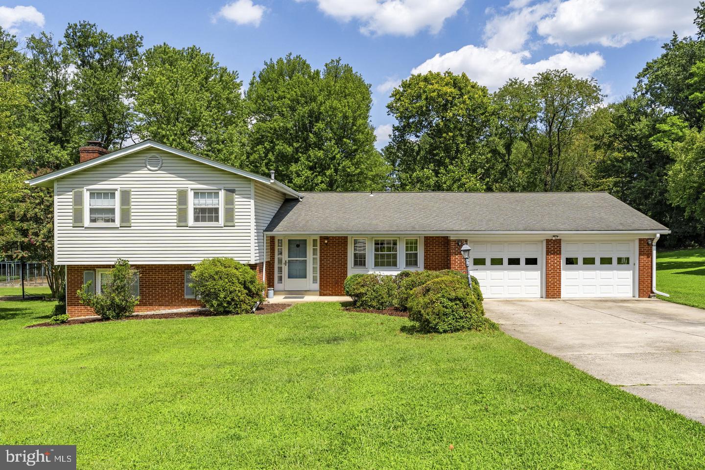 9904 Vale Road Vienna, VA 22181 - Photo 4 of 16 Gallery Image 4