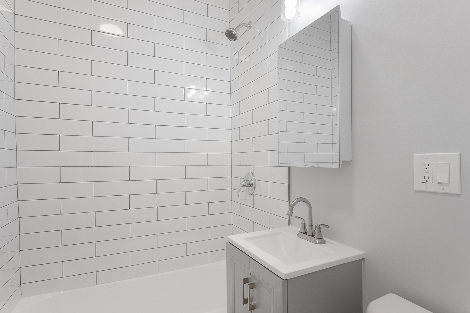 7600 North Sheridan Road, Unit 302 Chicago, IL 60626 - Photo 8 of 9