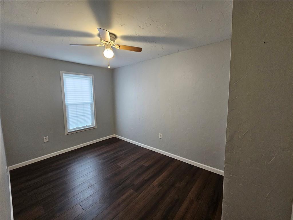 446 Ridge Avenue Verona, PA 15147 - Photo 11 of 14 Bedroom 3