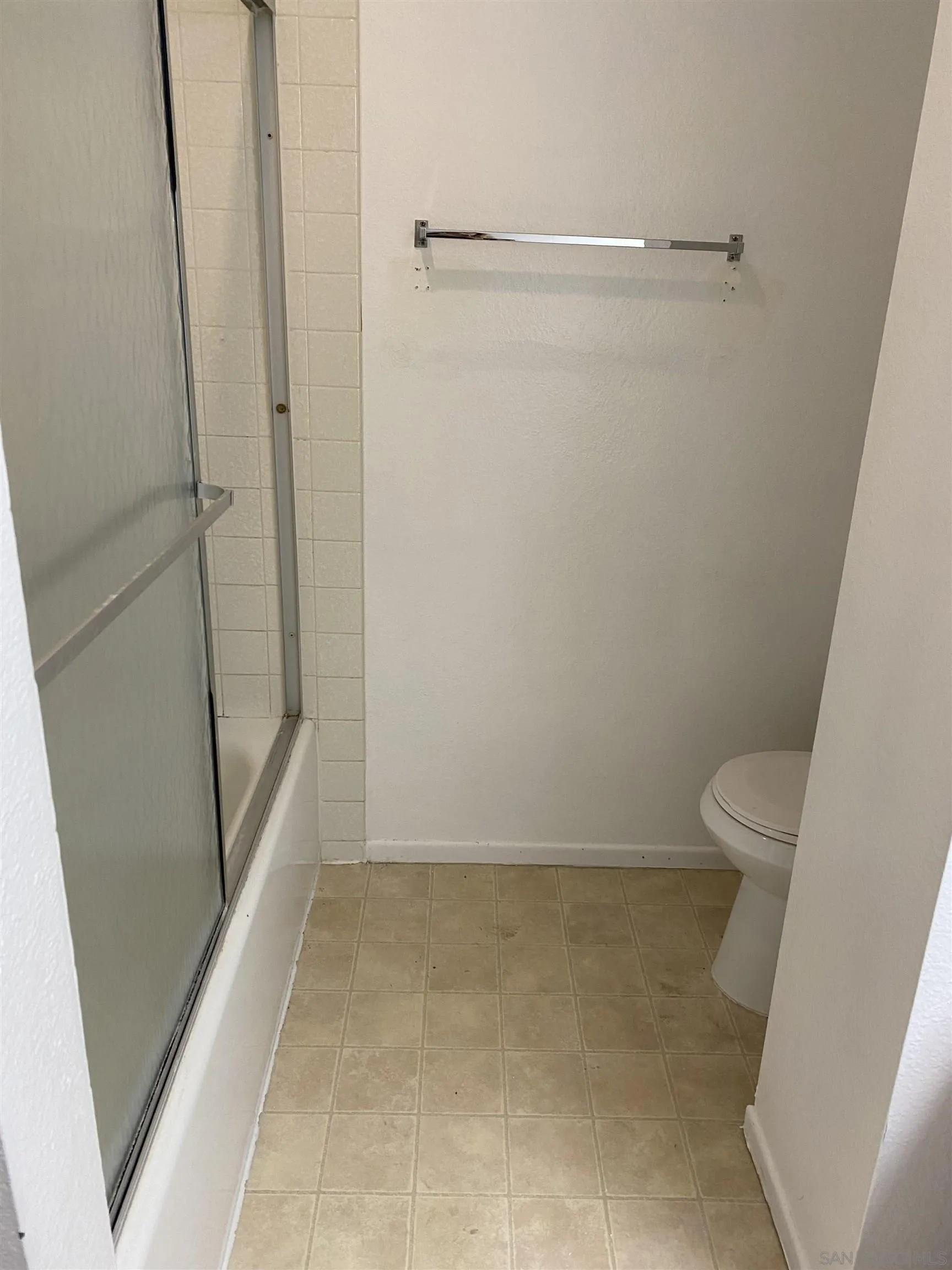 514 Jamacha Road, Unit 24J El Cajon, CA 92019 - Photo 21 of 32 a bathroom with a granite countertop shower and a toilet