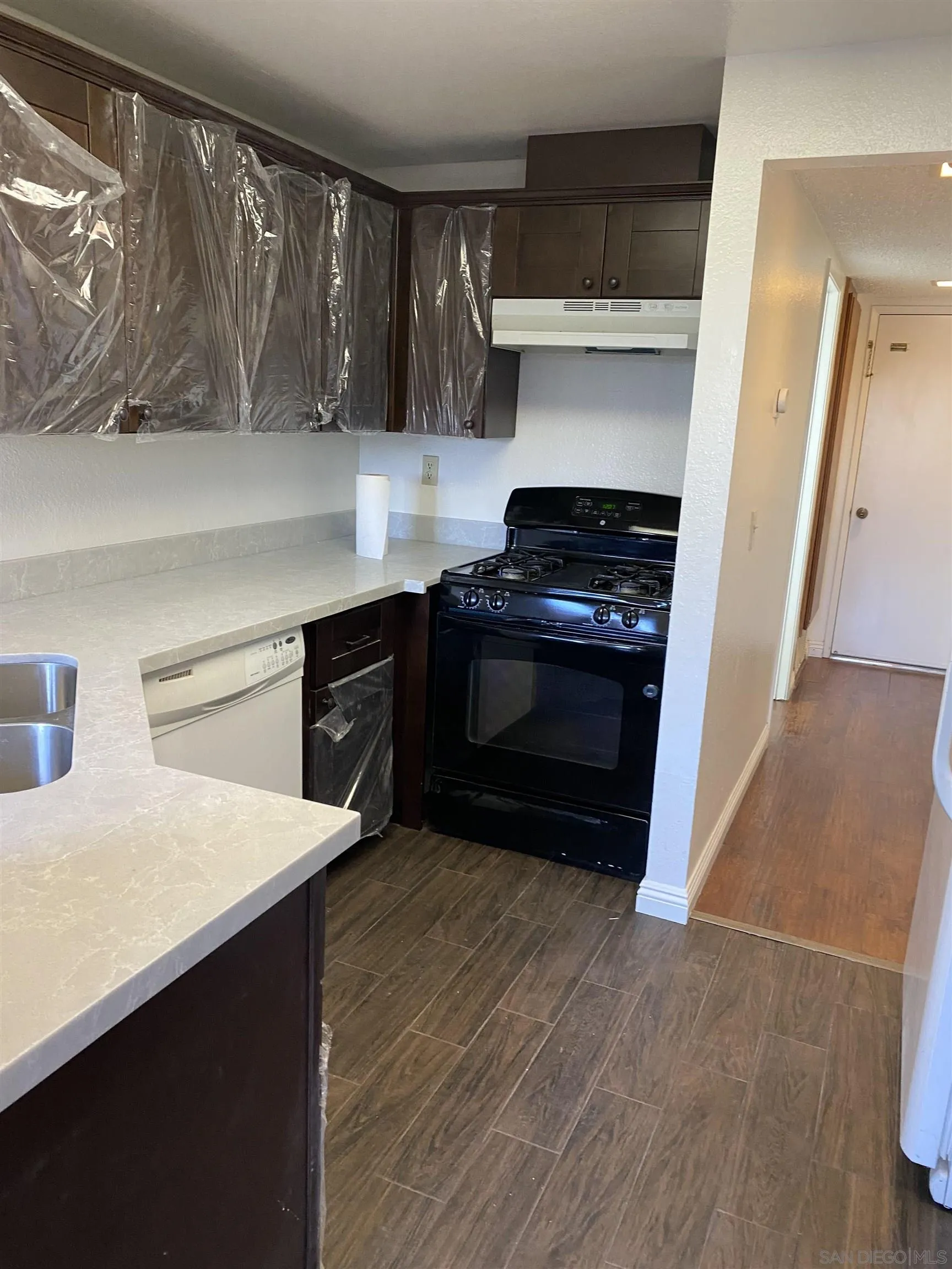 514 Jamacha Road, Unit 24J El Cajon, CA 92019 - Photo 9 of 32 a kitchen with stainless steel appliances a stove and a refrigerator