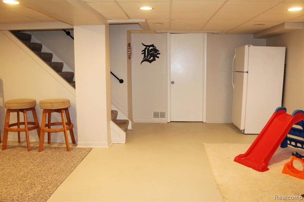 43183 Barchester Road Canton, MI 48187 - Photo 46 of 58