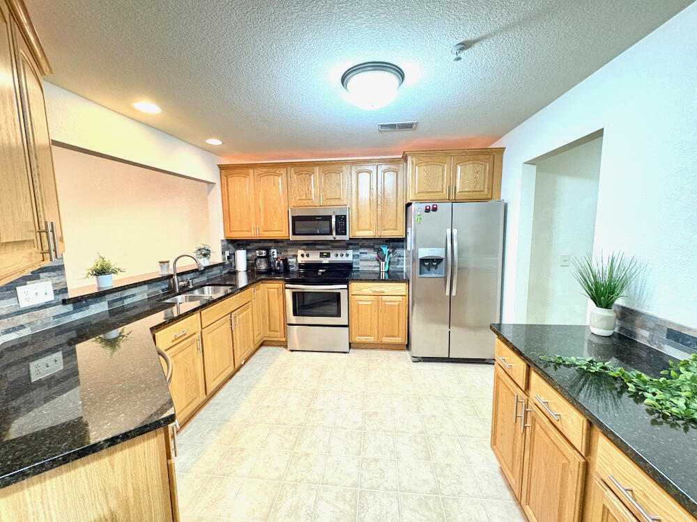 4864 South Forest Ridge Drive New Berlin, WI 53151 - Photo 9 of 20 New Berlin 3 BR Condo - 11