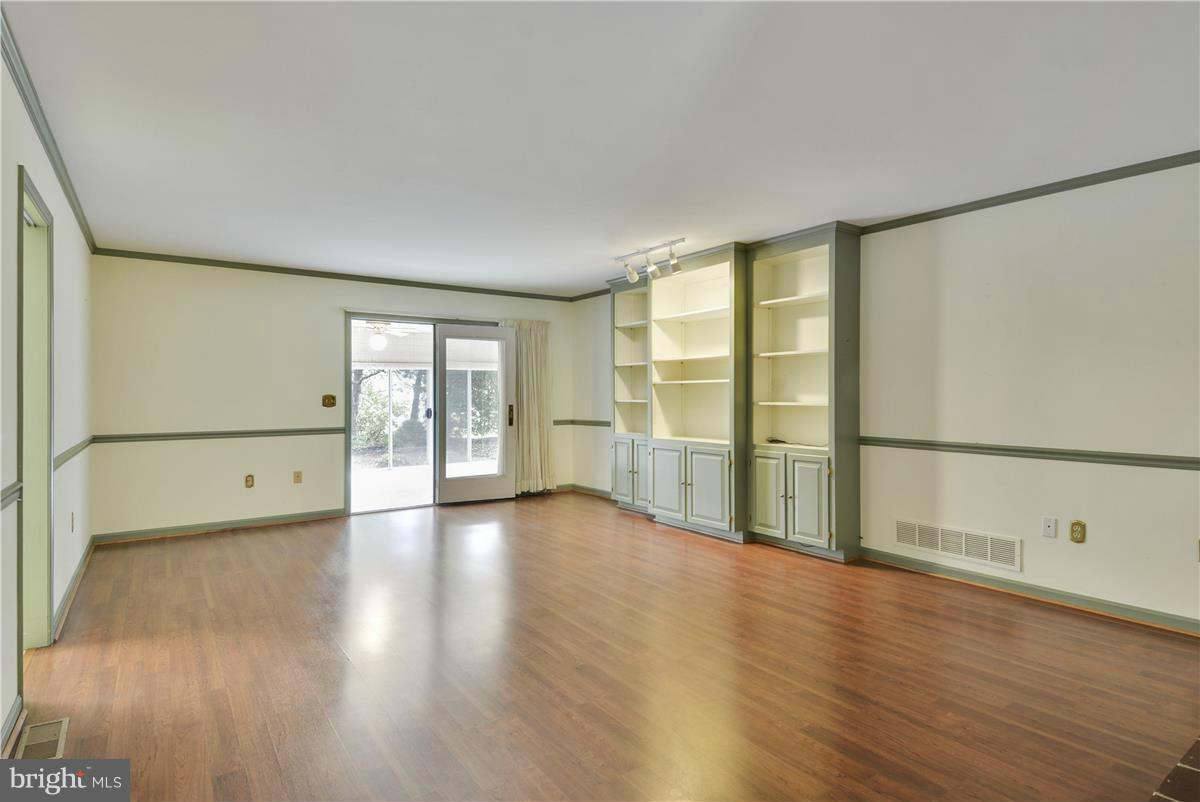 220 Valley Road Chestertown, MD 21620 - Photo 5 of 26 Family Room with HWF