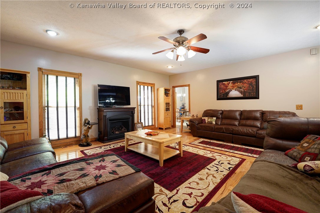 970 Ed Stone Branch Road Chapmanville, WV 25508 - Photo 4 of 40 Gallery Image 4