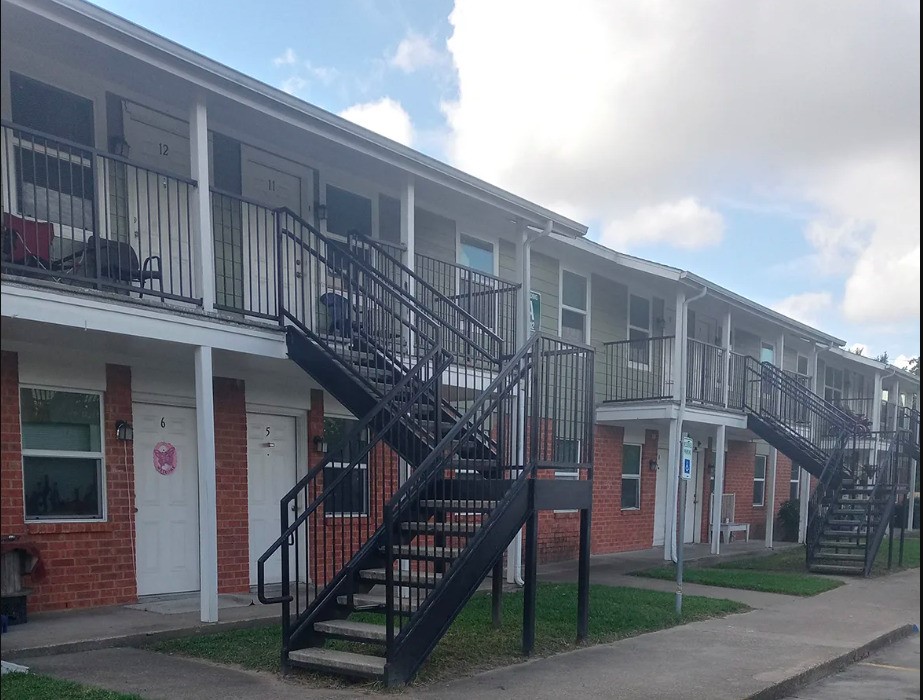 516 Laredo Street Navasota, TX 77868 - Photo 2 of 13 a view of a building with a bench