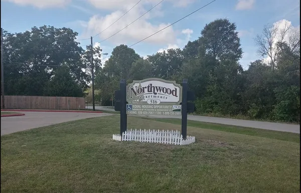 a sign that is sitting on the side of a road