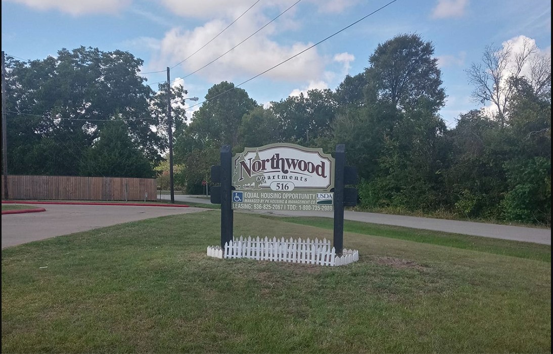 516 Laredo Street Navasota, TX 77868 - Photo 3 of 13 a sign that is sitting on the side of a road