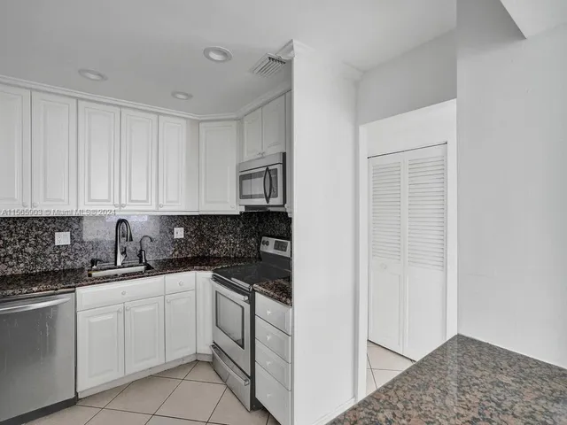 $5,000 | 300 Bayview Drive, Unit 906, Sunny Isles Beach, FL 33160