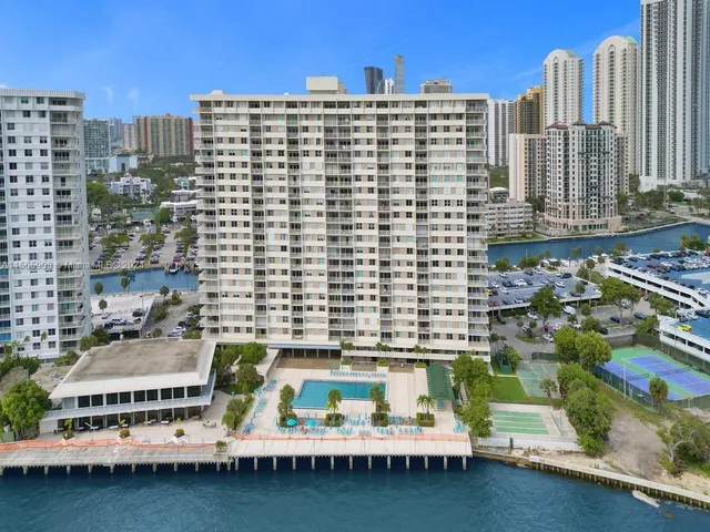 $5,000 | 300 Bayview Drive, Unit 906, Sunny Isles Beach, FL 33160