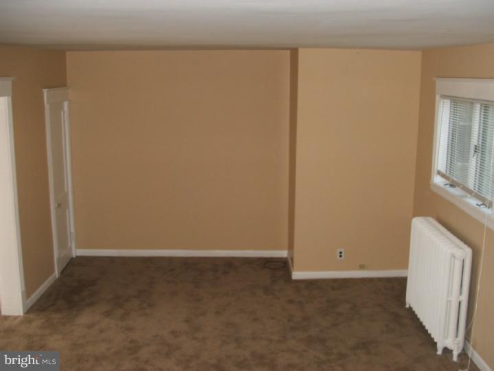 257 Ashby Road Upper Darby, PA 19082 - Photo 4 of 20 Living Room
