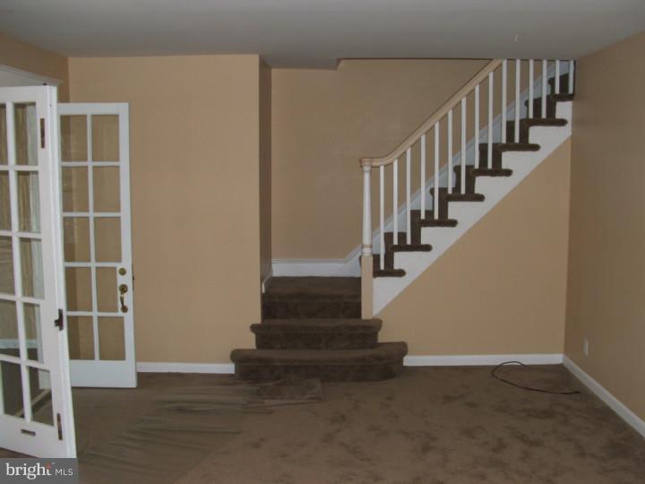 257 Ashby Road Upper Darby, PA 19082 - Photo 5 of 20 Living Room