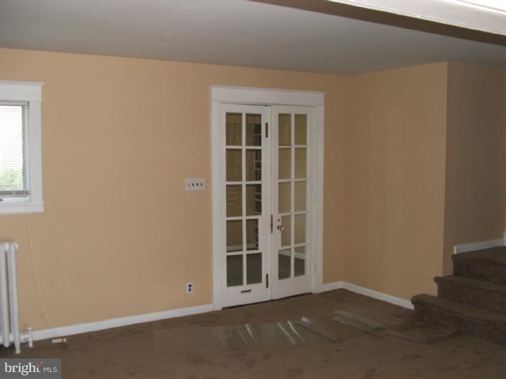 257 Ashby Road Upper Darby, PA 19082 - Photo 6 of 20 Living Room